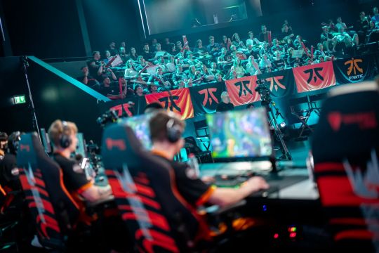 更具直接性 更具直接性