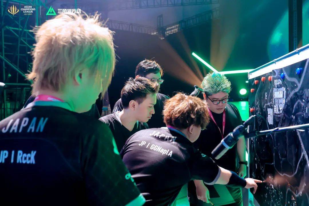 足球世界里 足球世界里